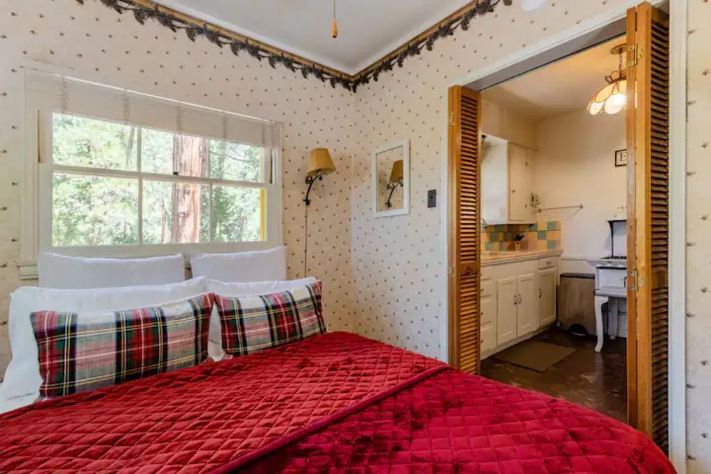 Photo of Bedroom in Idyllwild