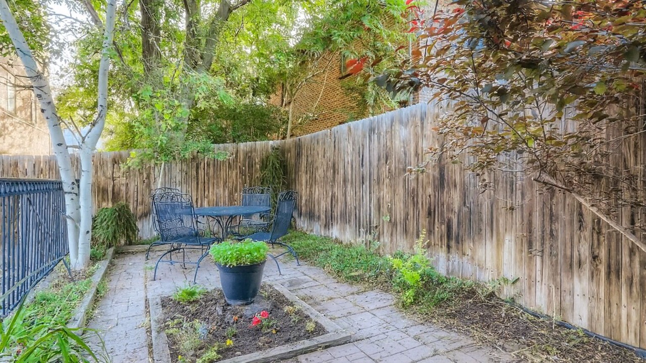 Photo of Outdoor in Hale