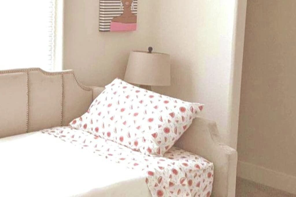 Photo of Bedroom in Old Town North