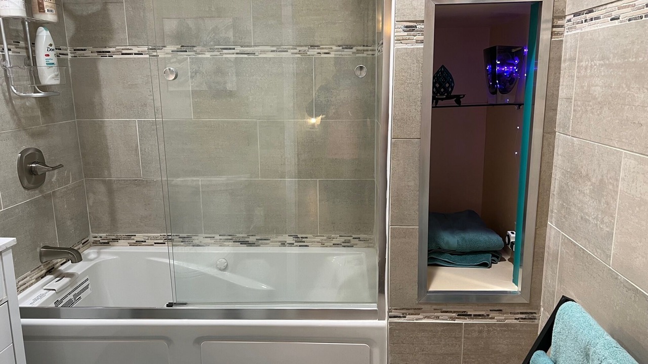 Photo of Bathroom in Detroit - Shoreway