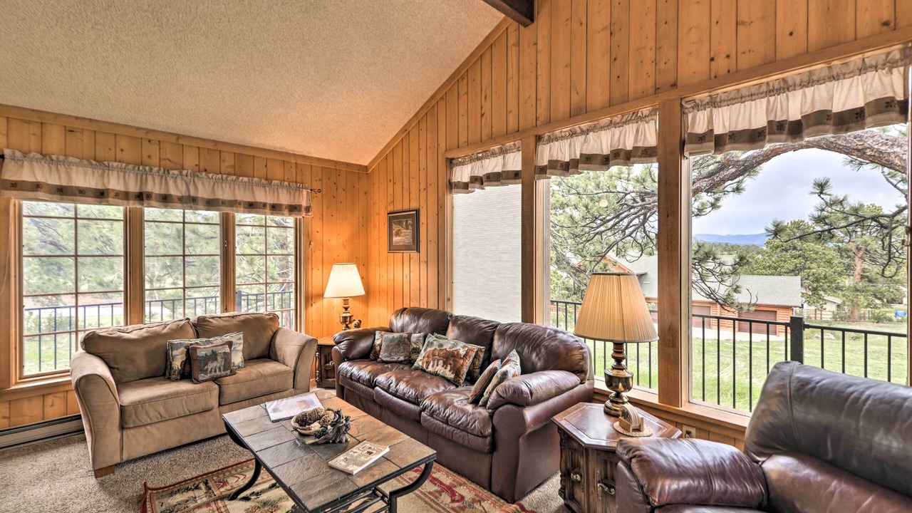 Photo of Livingroom in Carriage Hills