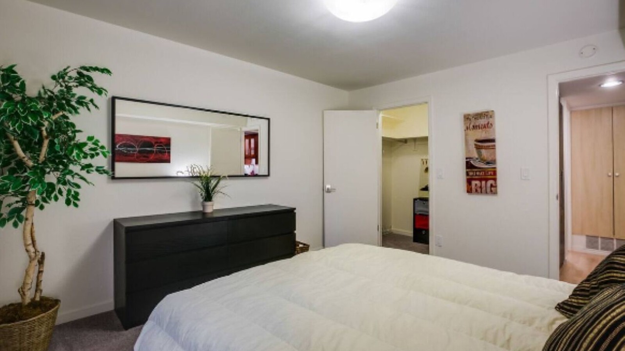 Photo of Bedroom in Glenwood Grove - North Iris