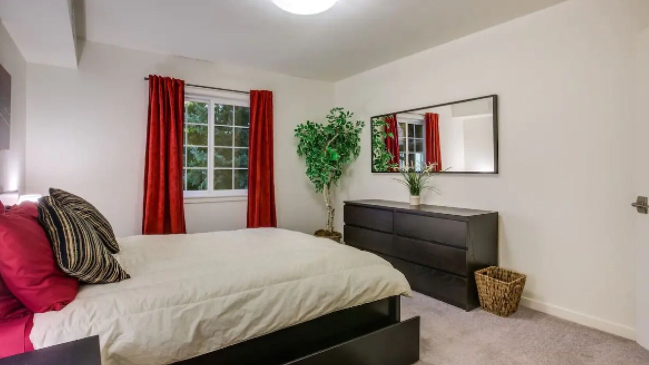 Photo of Bedroom in Glenwood Grove - North Iris