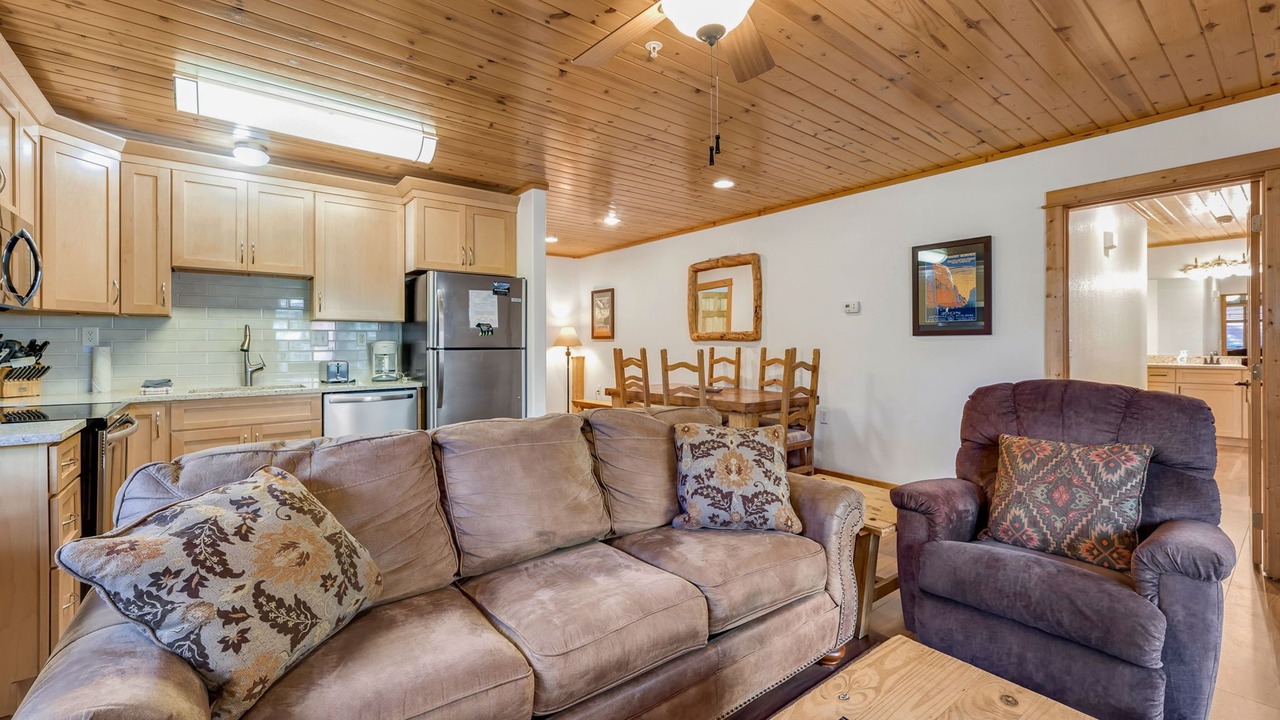 Photo of Livingroom in Fall River Estates