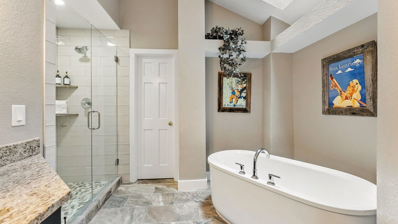 Photo of Bathroom in Peak 8