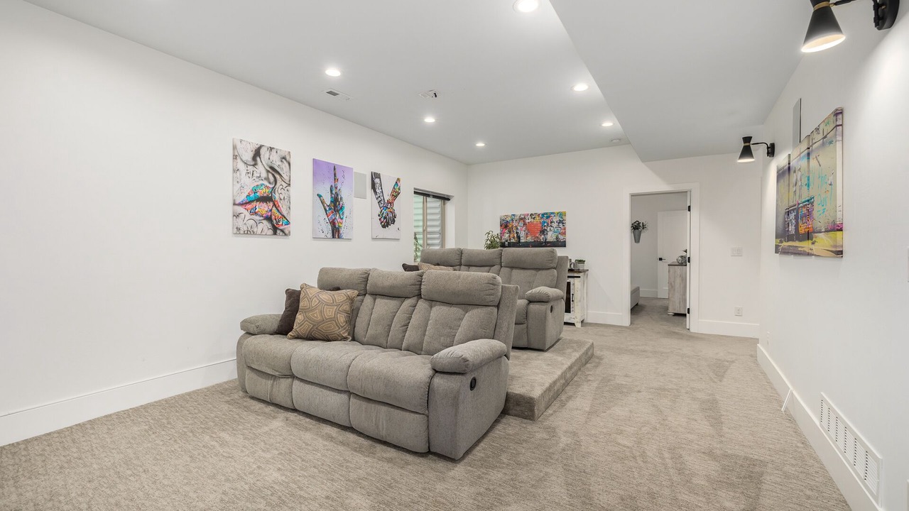 Photo of Livingroom in Overland