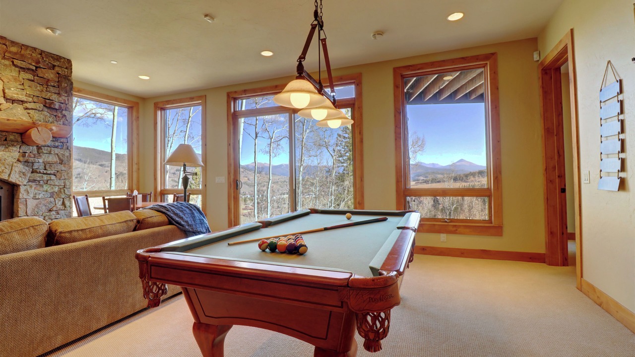 Photo of Livingroom in Three Peaks