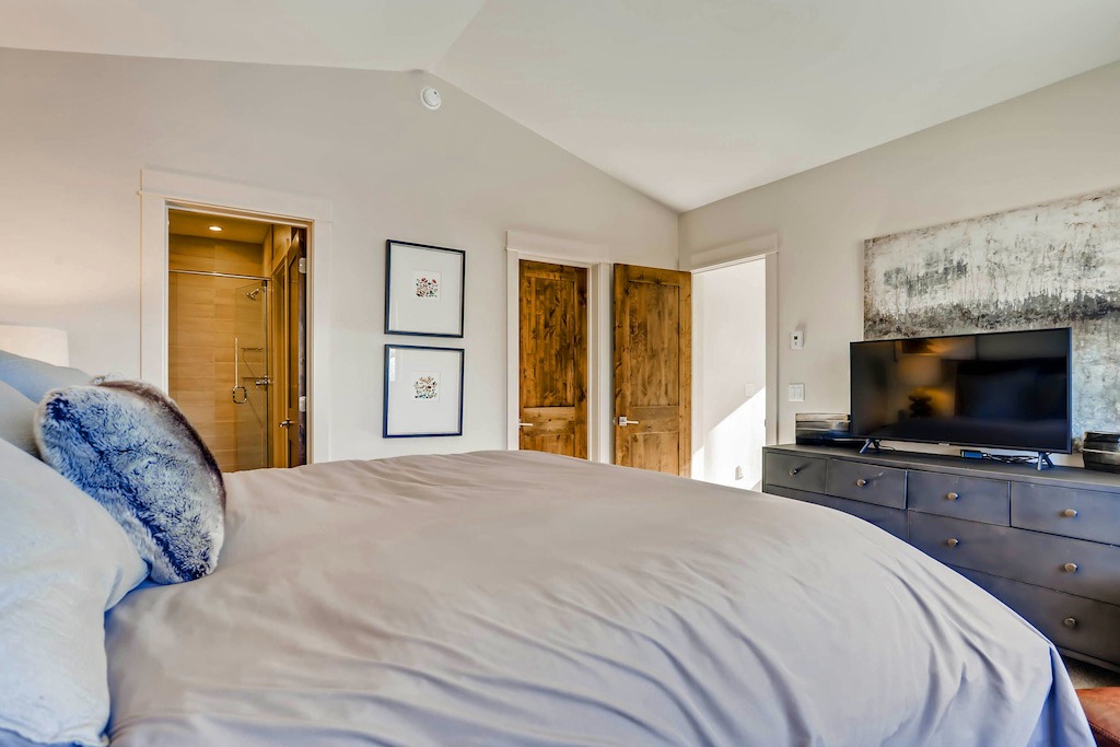 Photo of Bedroom in Fairmount On The River