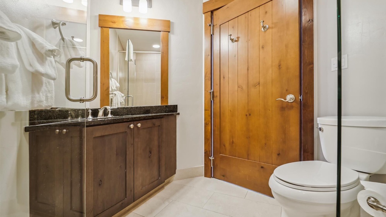 Photo of Bathroom in Peak 8