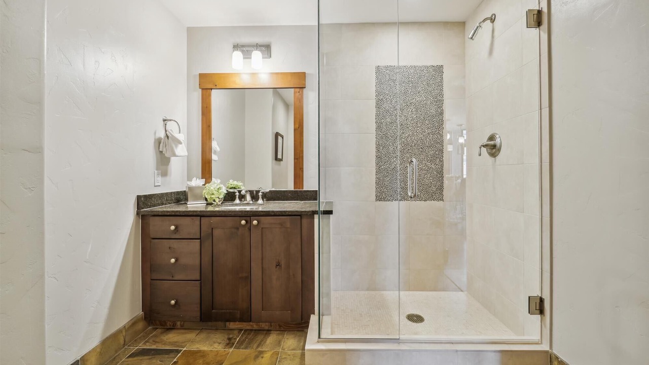 Photo of Bathroom in Peak 8