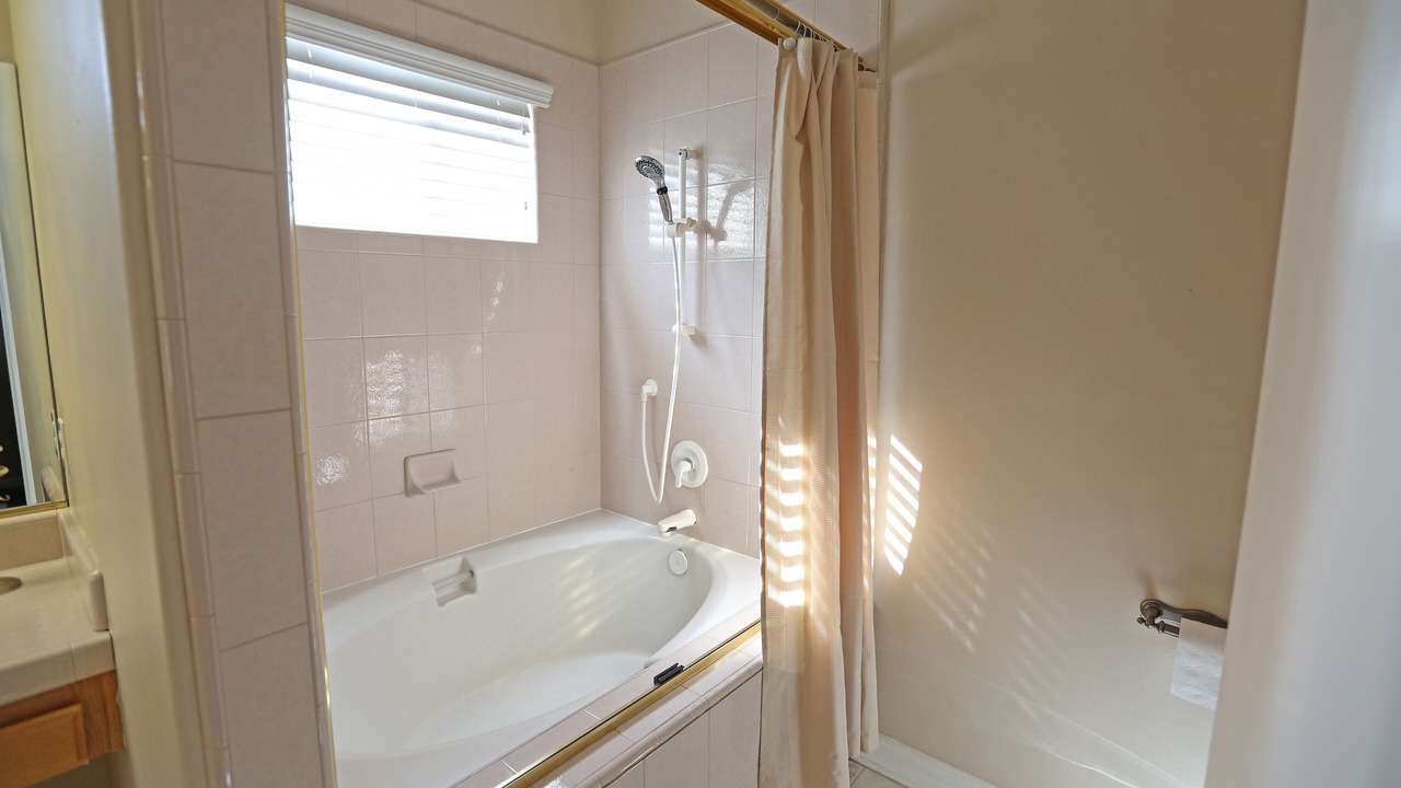 Photo of Bathroom in Lakeland Village