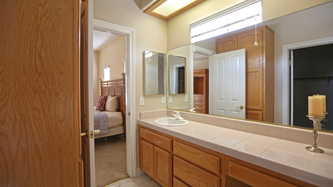 Photo of Bathroom in Lakeland Village