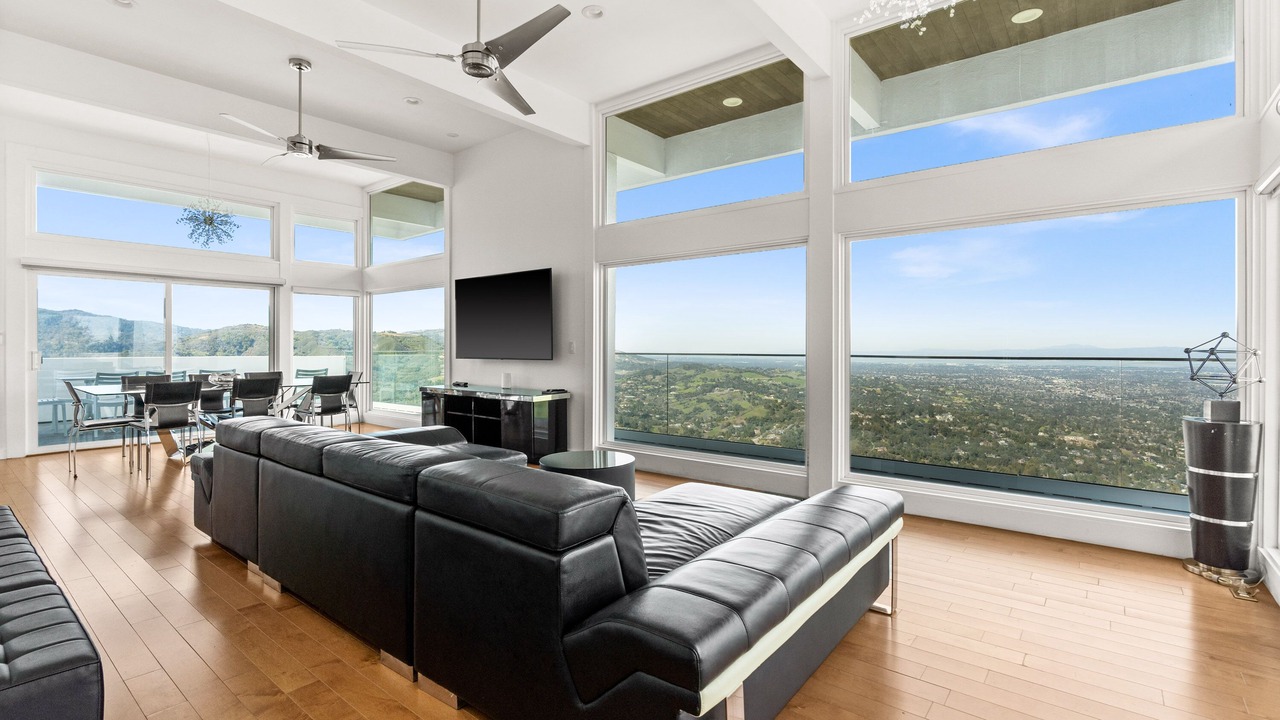 Photo of Livingroom in Saratoga