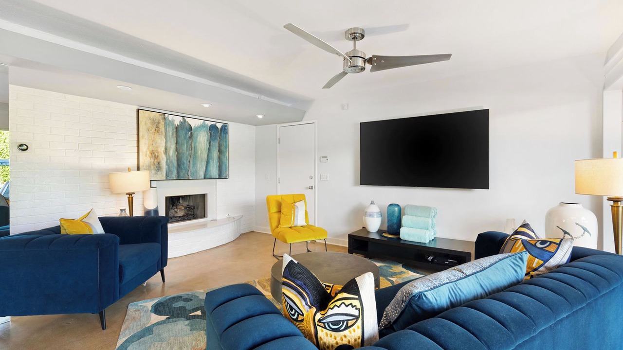 Photo of Livingroom in Chino Canyon