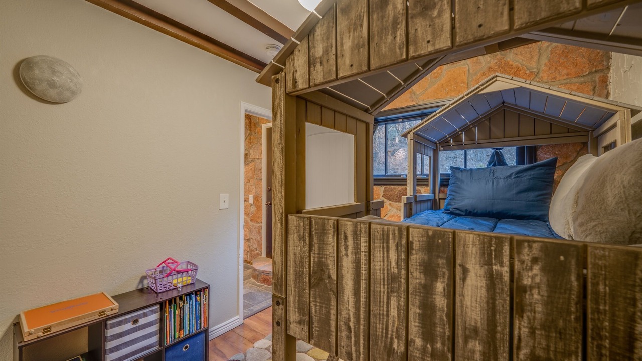 Photo of Bedroom in Green Mountain Falls