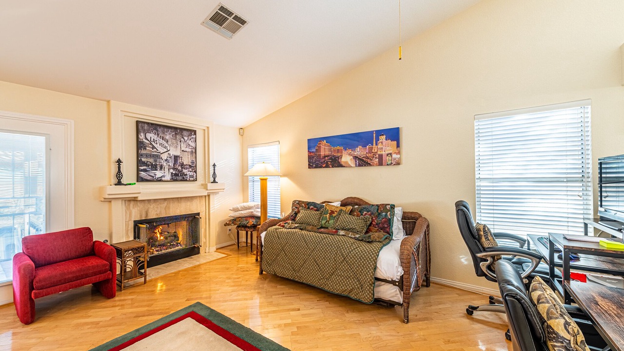 Photo of Livingroom in Spring Valley