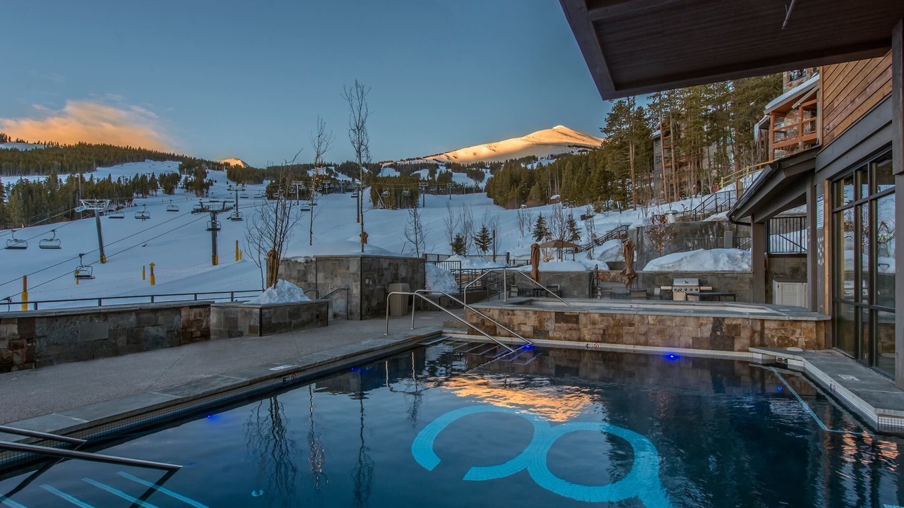 Photo of Outdoor in Peak 8