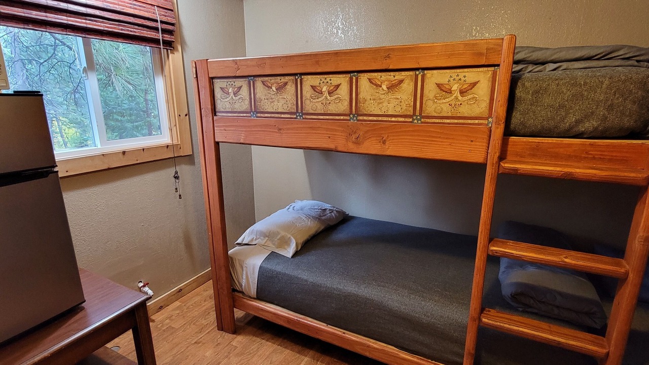 Photo of Bedroom in Shingletown