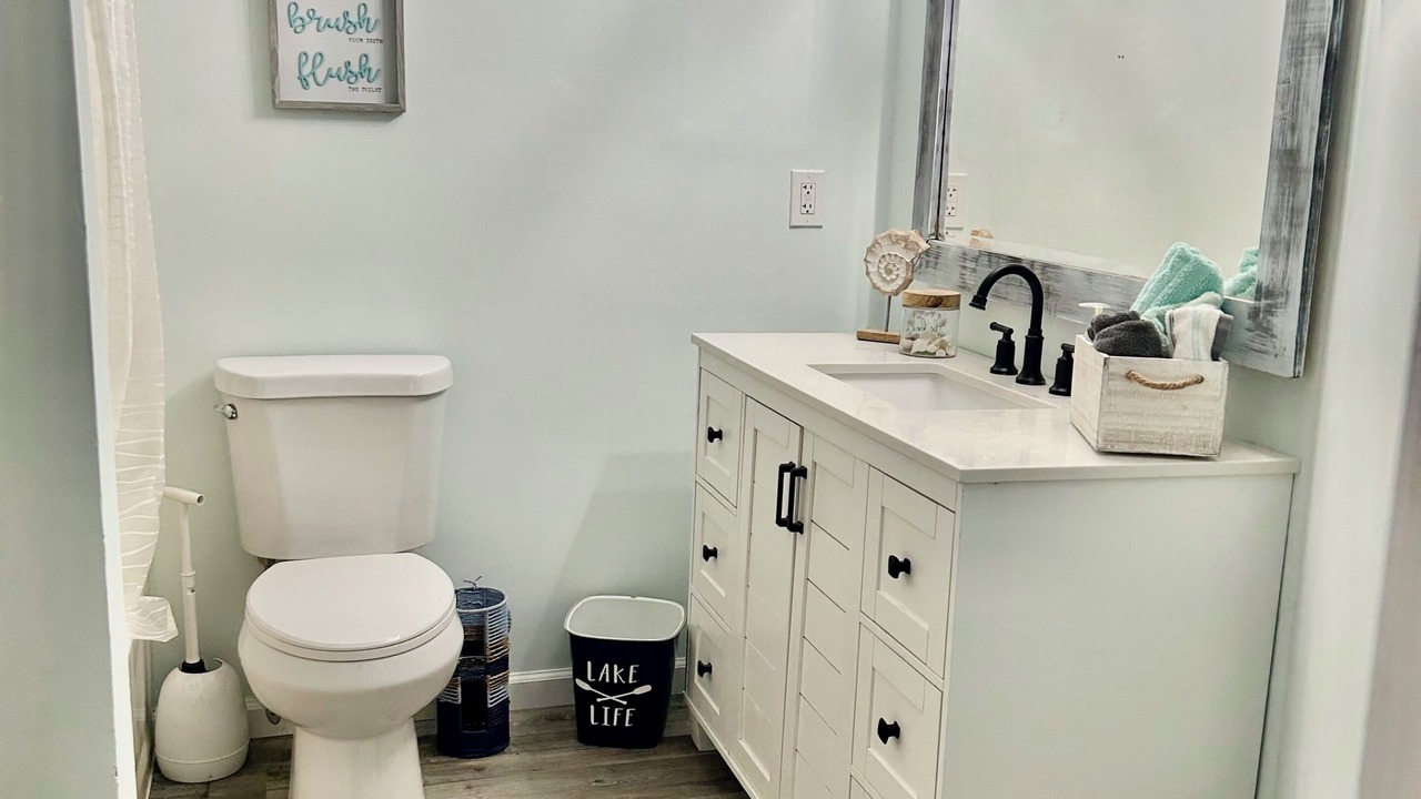 Photo of Bathroom in Port Clinton