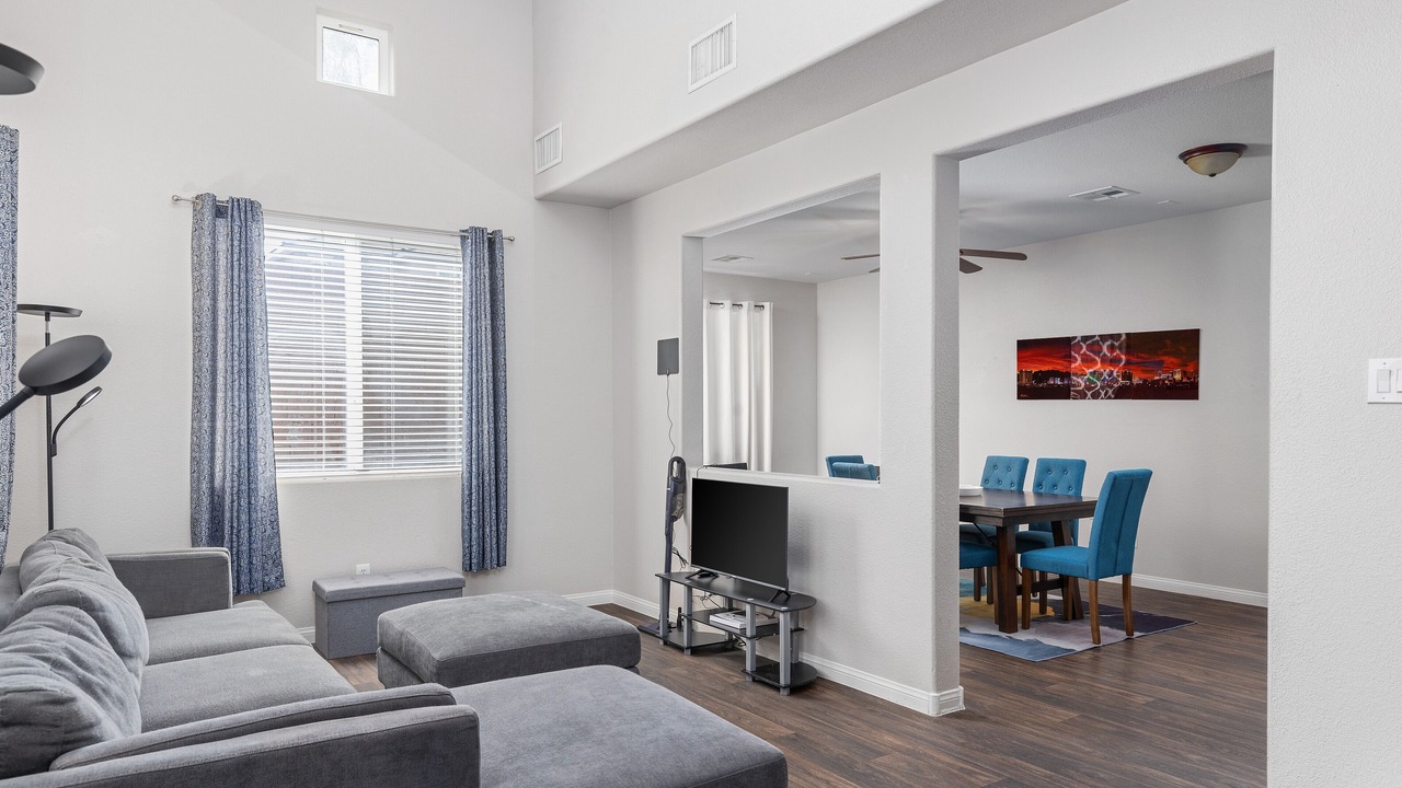 Photo of Livingroom in Enterprise