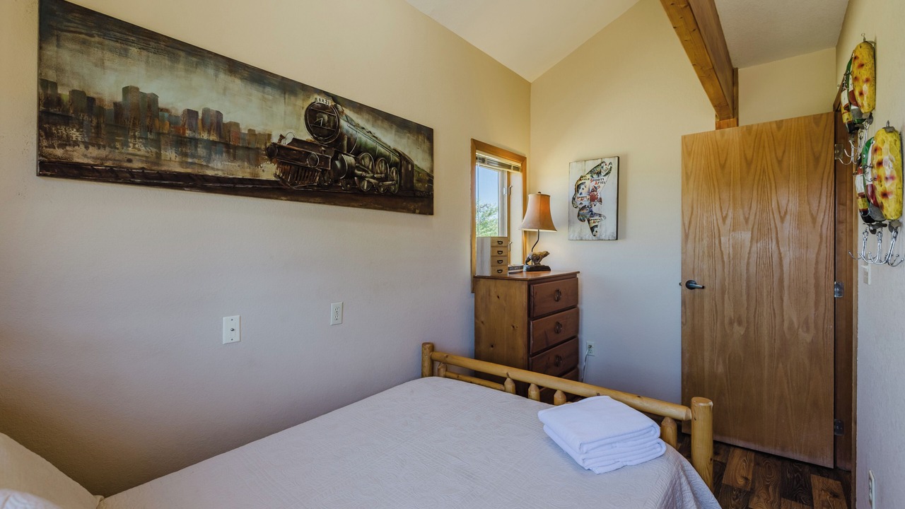 Photo of Bedroom in Lake Hatcher Park