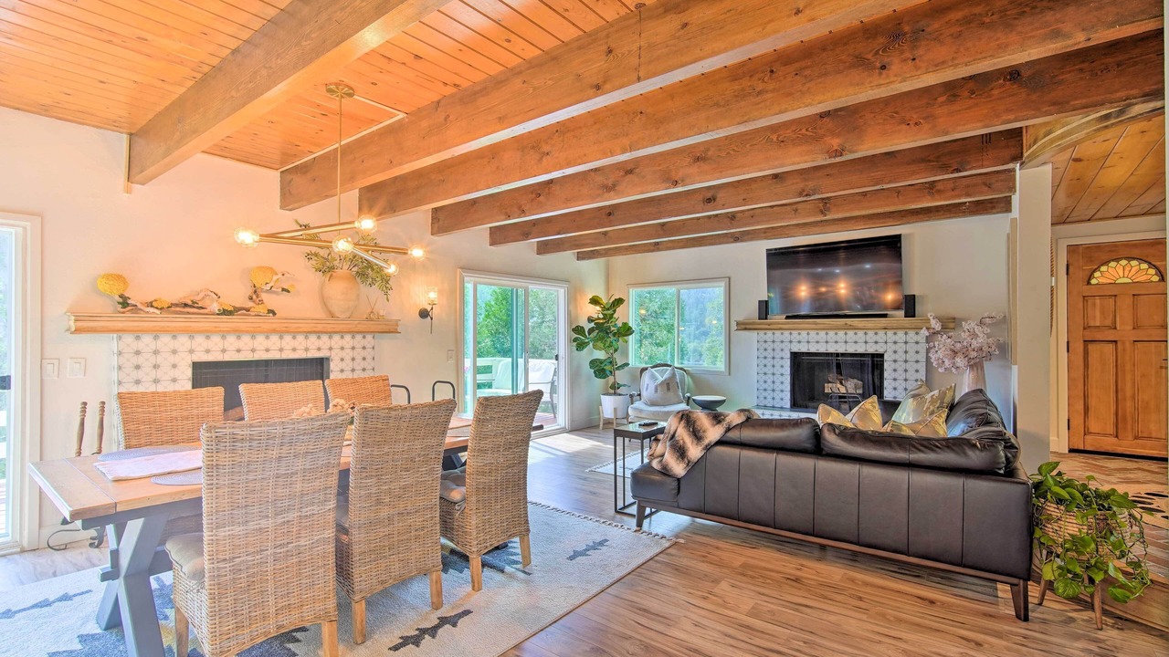 Photo of Livingroom in Crestline