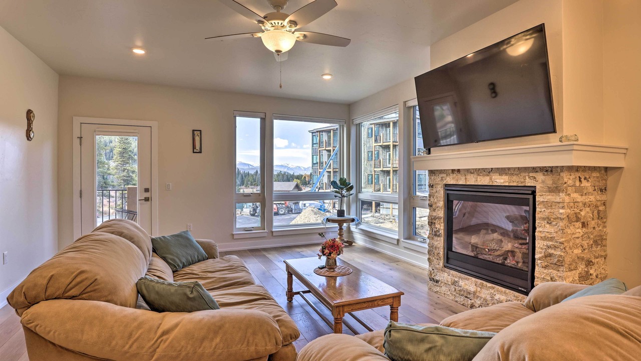 Photo of Livingroom in Lakeside Village