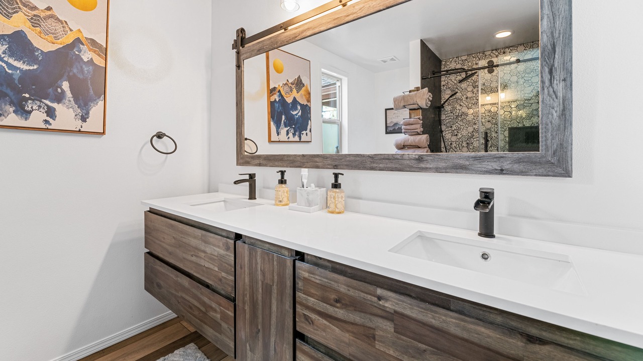 Photo of Bathroom in Upper Moonridge