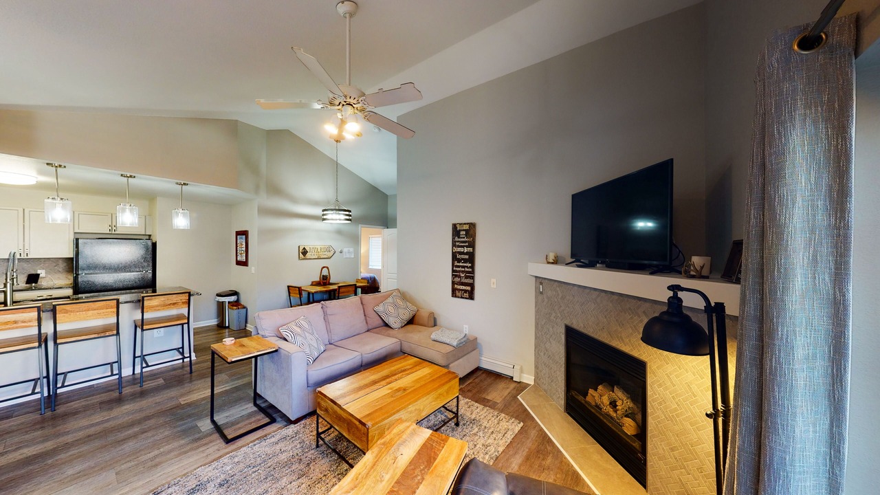 Photo of Livingroom in Edwards