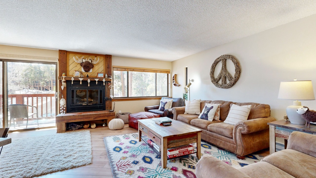 Photo of Livingroom in Four O'Clock