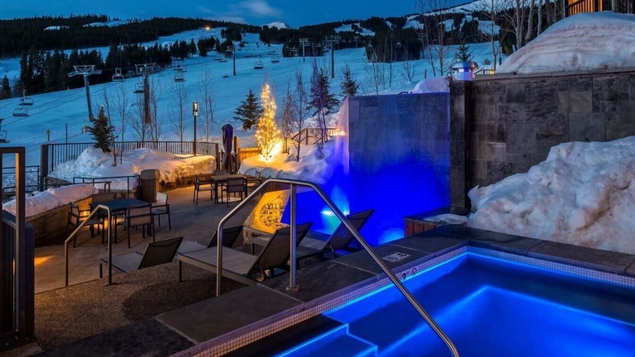 Photo of Outdoor in Peak 8