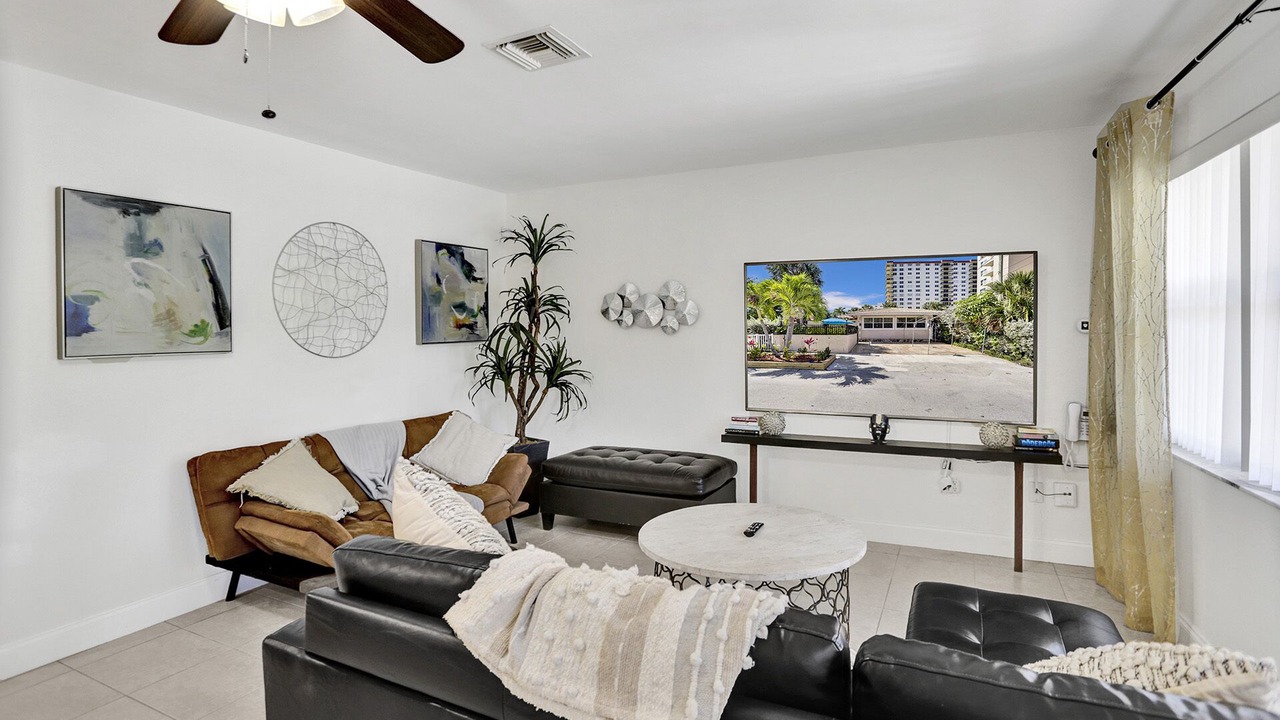 Photo of Livingroom in Hollywood South Central Beach