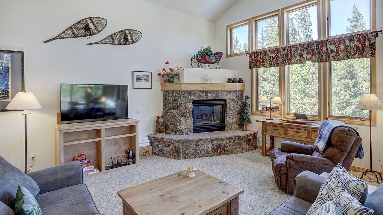 Photo of Livingroom in Peak 8