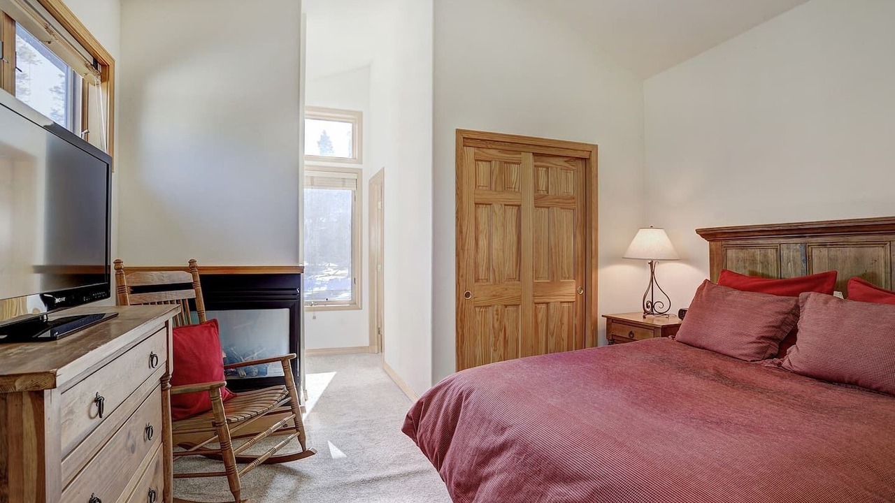 Photo of Bathroom in Peak 8
