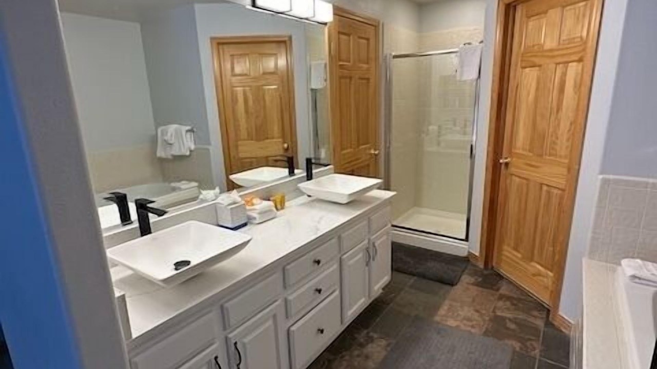 Photo of Bathroom in Peak 8