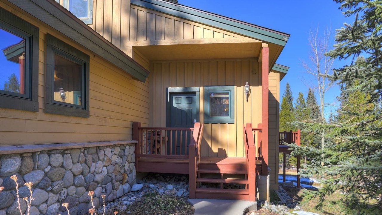 Photo of Outdoor in Peak 8