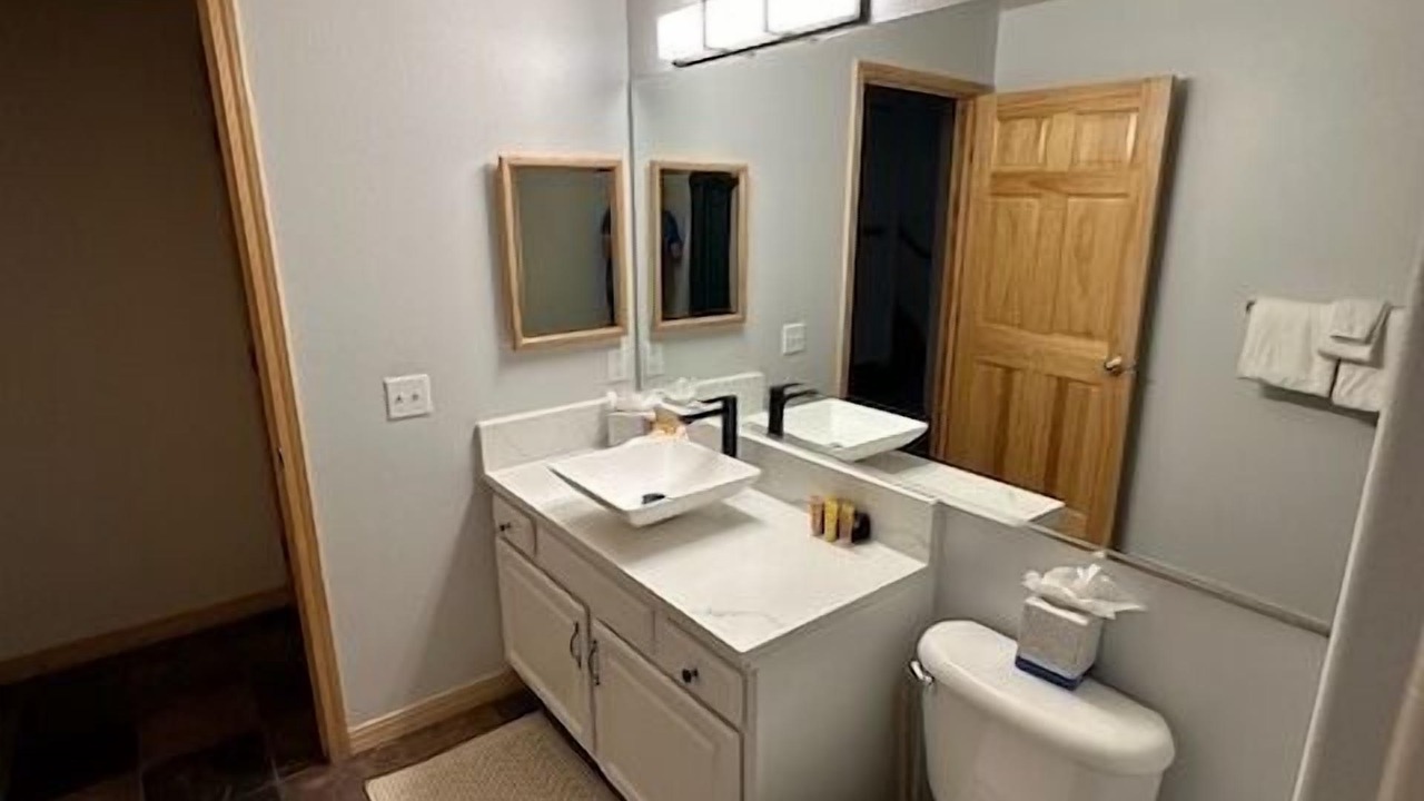 Photo of Bathroom in Peak 8