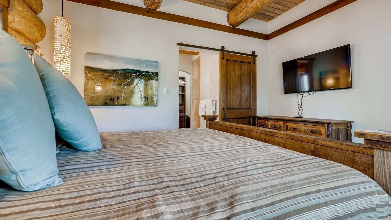 Photo of Bedroom in Breckenridge Heights
