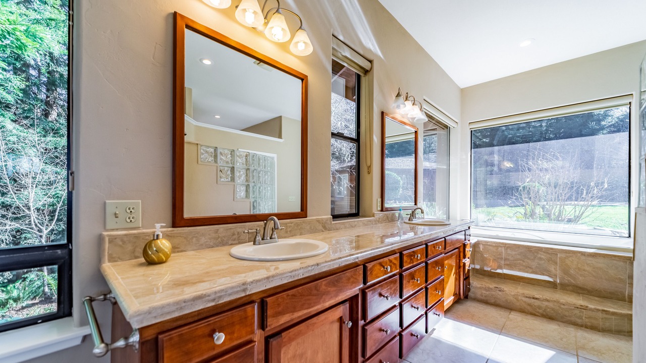 Photo of Bathroom in Freshwater