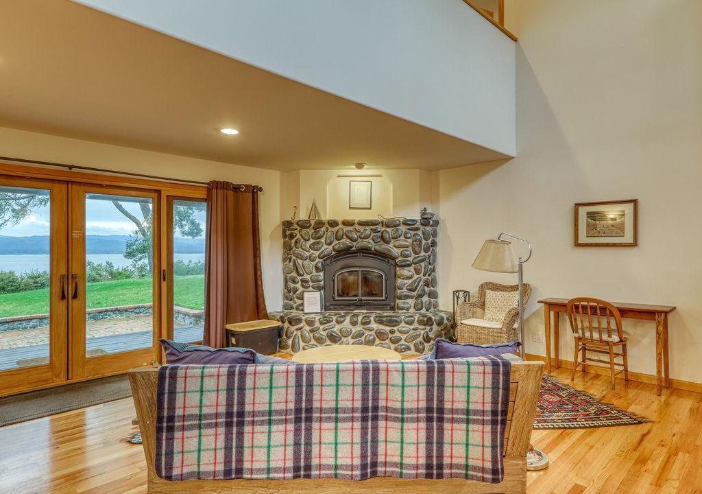 Photo of Livingroom in Eureka