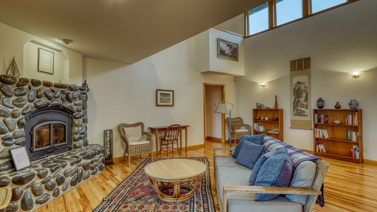 Photo of Livingroom in Eureka