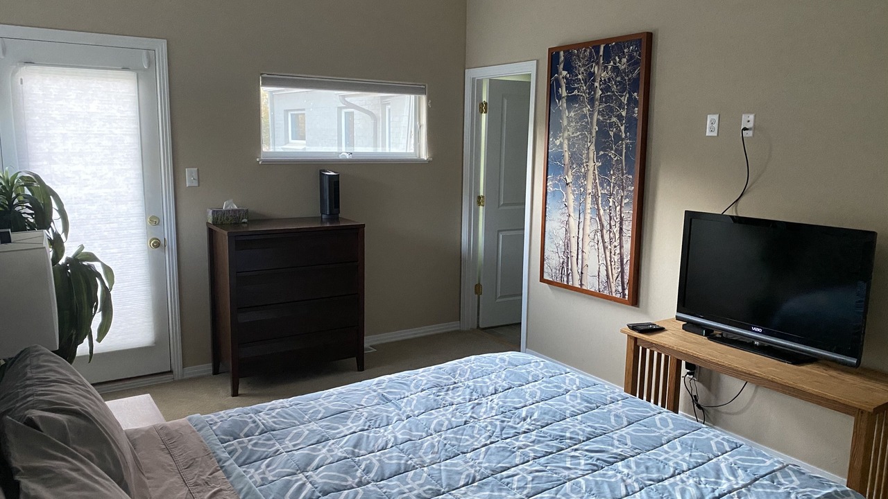 Photo of Bedroom in Hale
