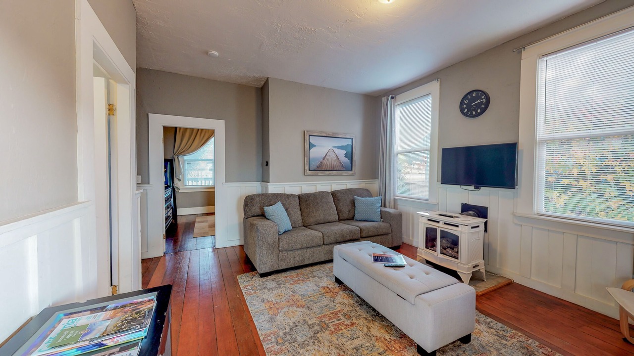 Photo of Livingroom in Eureka