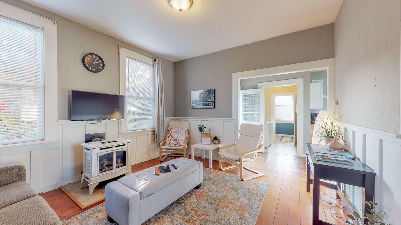 Photo of Livingroom in Eureka