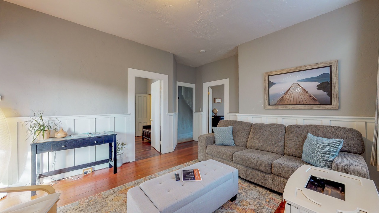 Photo of Livingroom in Eureka
