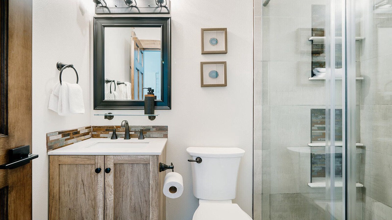 Photo of Bathroom in Peak 8