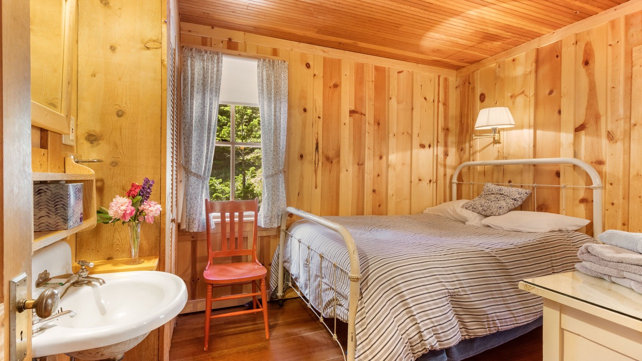 Photo of Bedroom in YMCA of the Rockies
