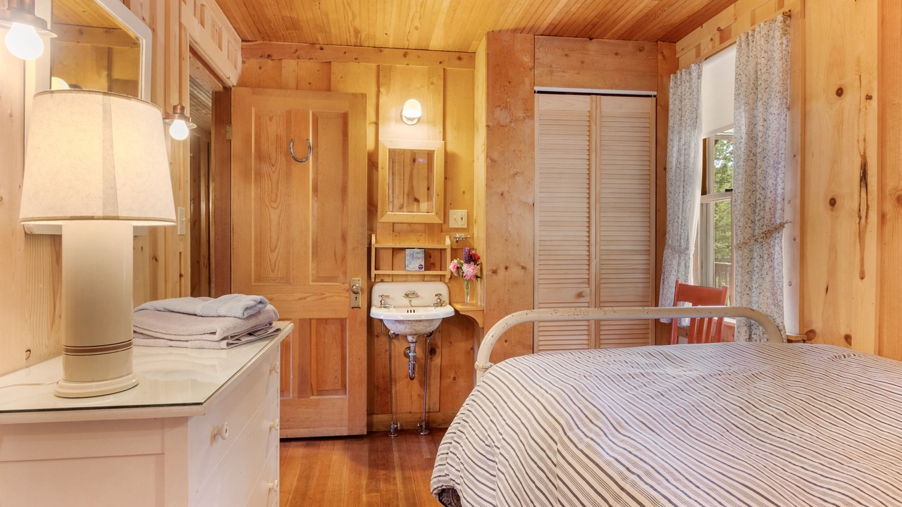 Photo of Bedroom in YMCA of the Rockies
