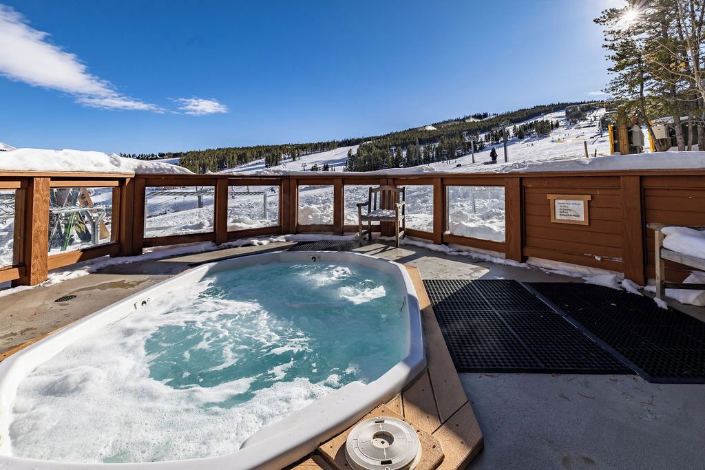 Photo of Outdoor in Peak 8