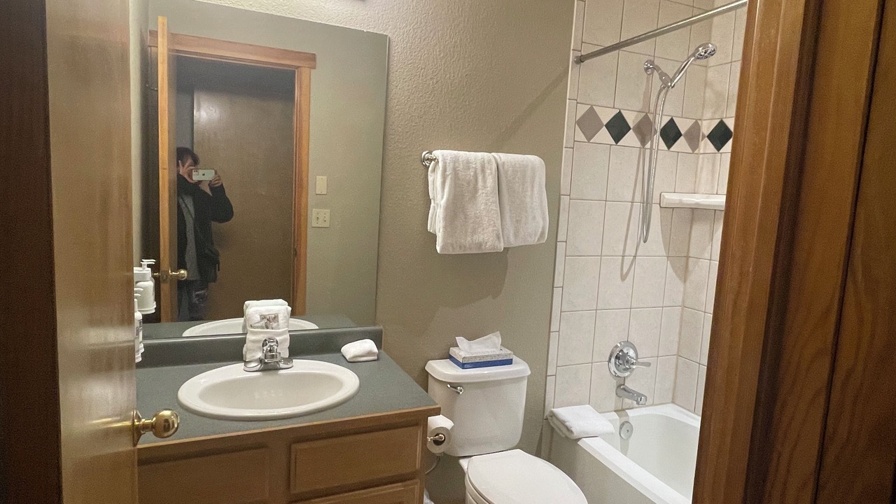 Photo of Bathroom in Four O'Clock